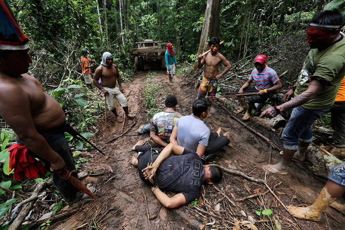 amazon-indians-strip-tie-beat-illegal-loggers.